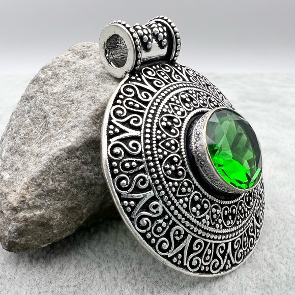 GREEN QUARTZ PENDANT - Picture 5 of 5